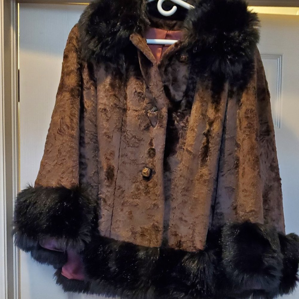 Vintage faux fur cape  (1970's)